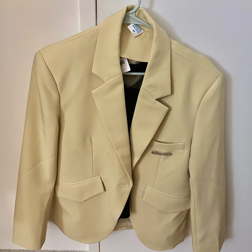 Yellow blazer